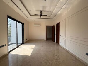 Room in 5 BHK Villa at Vasant Kunj – for Sale