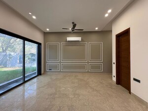 Room in 5 BHK Villa at Vasant Kunj – for Sale