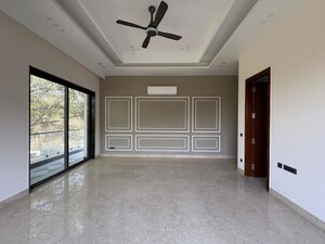Room in 5 BHK Villa at Vasant Kunj – for Sale