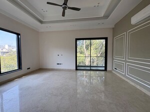 Room in 5 BHK Villa at Vasant Kunj – for Sale