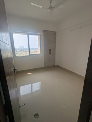 Room in 2 BHK Apartment at Tata Eureka Park, Sector 150 – for Rent