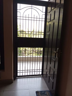 Room in 2 BHK Apartment at RWA Apartments Sector 27, Sector 27 – for Rent