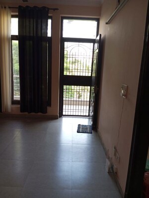 Room in 2 BHK Apartment at RWA Apartments Sector 27, Sector 27 – for Rent