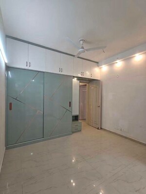 Room in 3 BHK Apartment at Nirala Greenshire Phase I, Patwari – for Rent