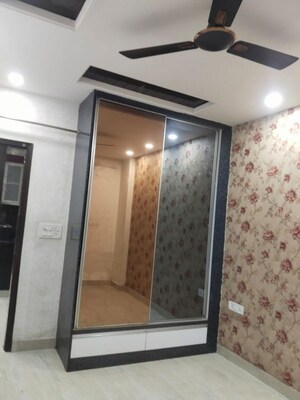Room in 4 BHK Builder Floor at Niti Khand ii – for Rent