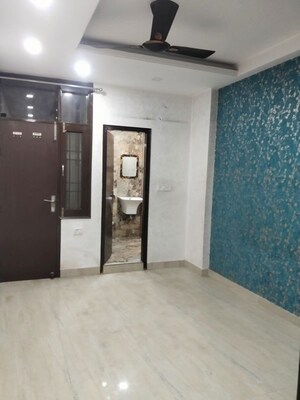 Room in 4 BHK Builder Floor at Niti Khand ii – for Rent
