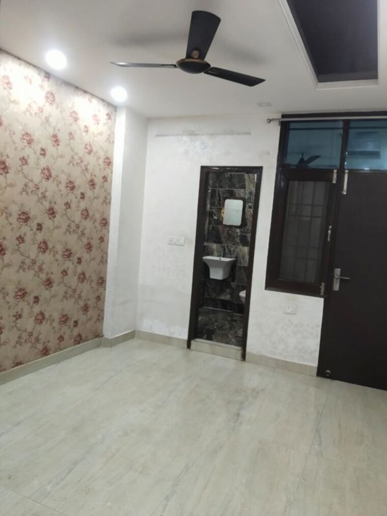 Room, niti khand ii 4 Bedroom 220 Sq.Mt. Builder Floor In Niti Khand ii Ghaziabad 10688367