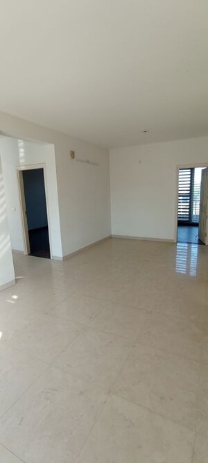 Furnished Amenities in 3 BHK Apartment at BPTP Parkland Pride, Sector 77 – for Rent