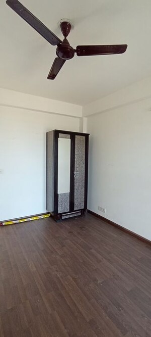 Furnished Amenities in 3 BHK Apartment at BPTP Parkland Pride, Sector 77 – for Rent