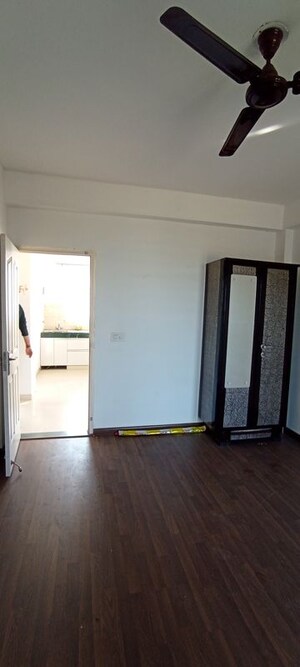 Furnished Amenities in 3 BHK Apartment at BPTP Parkland Pride, Sector 77 – for Rent