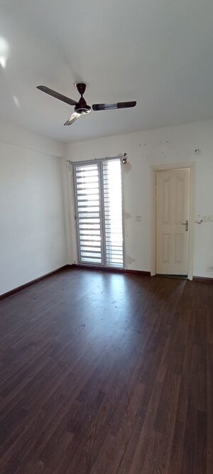 Furnished Amenities in 3 BHK Apartment at BPTP Parkland Pride, Sector 77 – for Rent