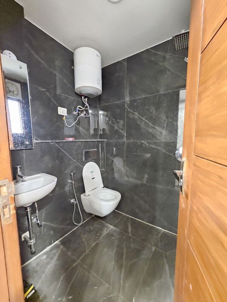 Bathroom, chattarpur 2 Bedroom 800 Sq.Ft. Builder Floor In Chattarpur Delhi 10688412