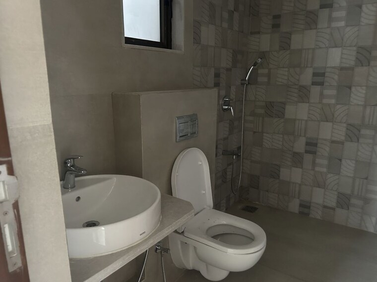 Bathroom, hubtown-seasons 2 Bedroom 660 Sq.Ft. Apartment In Chembur Mumbai 10688410