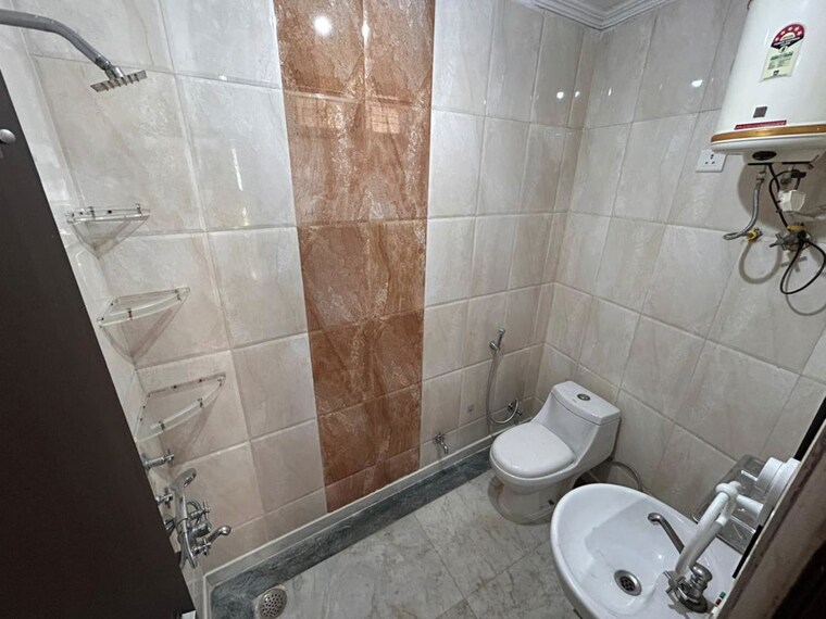 Bathroom, neb sarai 2 Bedroom 850 Sq.Ft. Builder Floor In Neb Sarai Delhi 10688442