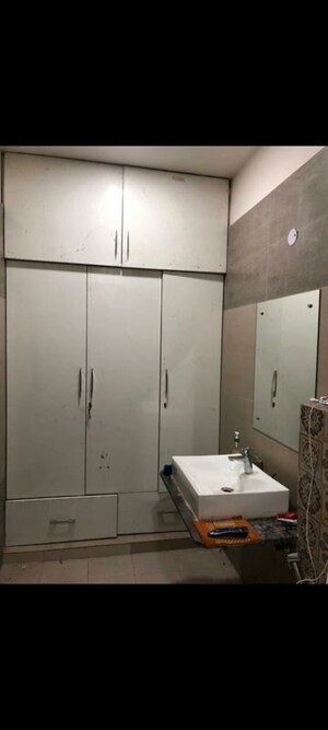 Furnished Amenities in 3 BHK Builder Floor at South City 2 – for Sale