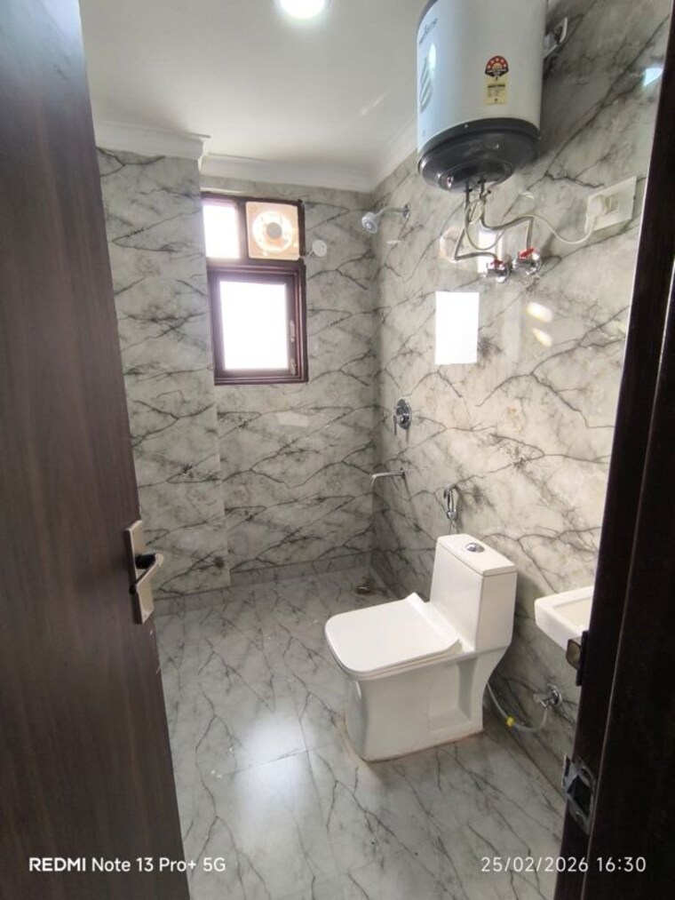 Bathroom, freedom fighters vihar 1 Bedroom 520 Sq.Ft. Builder Floor In Freedom Fighters Vihar Delhi 10688464