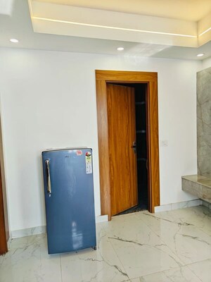 Room in 2 BHK Builder Floor at Neb Sarai – for Rent