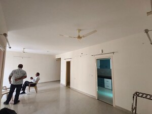 Room in 3 BHK Apartment at Alaknanda Enclave Apartments, Roberts Lines – for Rent