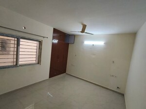 Room in 3 BHK Apartment at Alaknanda Enclave Apartments, Roberts Lines – for Rent