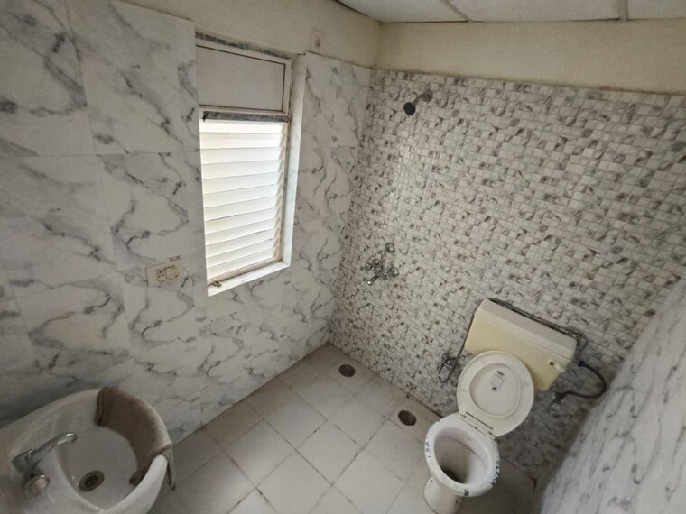 Bathroom, alaknanda-enclave-apartments 3 Bedroom 1540 Sq.Ft. Apartment In Roberts Lines Lucknow 10688475