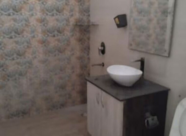 Bathroom, varun-enclave 2 Bedroom 1250 Sq.Ft. Apartment In Sector 28 Noida 10688503