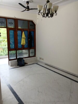 Room in 2 BHK Apartment at Varun Enclave, Sector 28 – for Rent