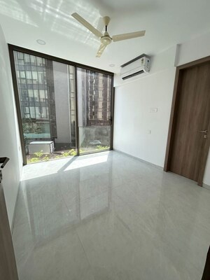 Room in 2 BHK Apartment at One Meraki, Chembur – for Rent