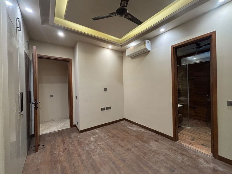 Room, east of kailash 3 Bedroom 125 Sq.Ft. Builder Floor In East Of Kailash Delhi 10688081
