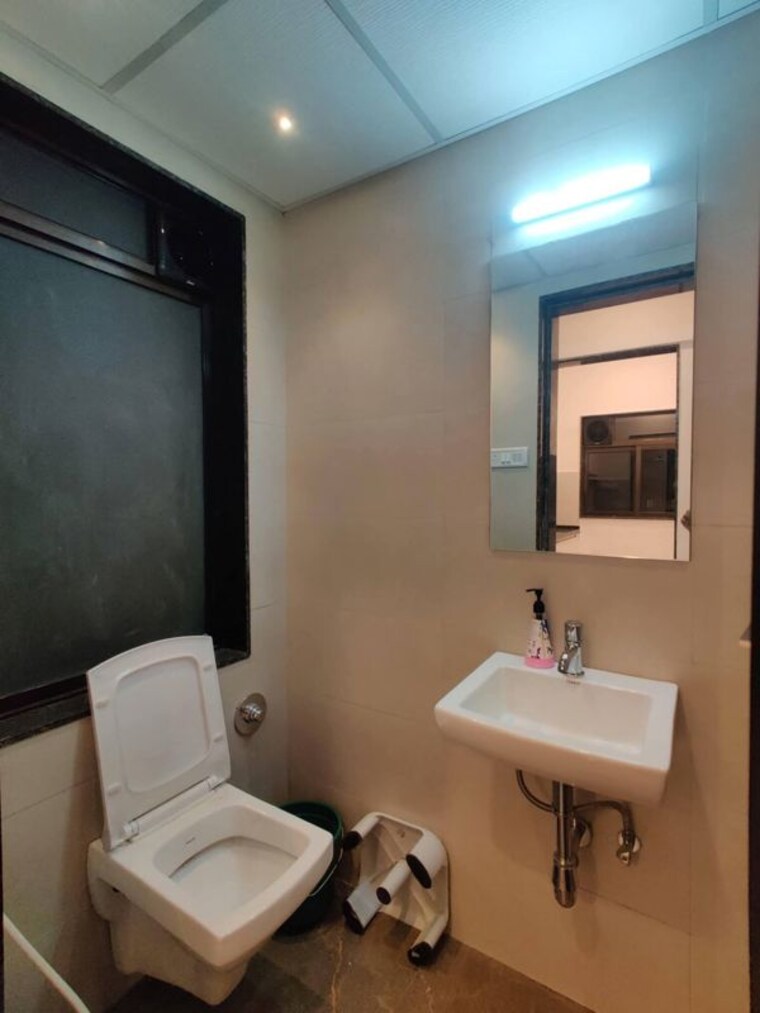 Bathroom, lalani-grandeur 1 Bedroom 645 Sq.Ft. Apartment In Goregaon East Mumbai 10688544