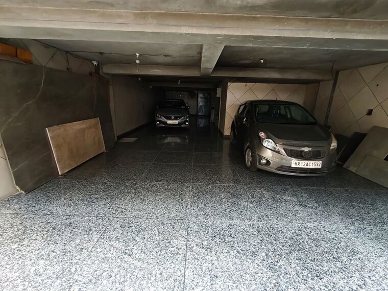  Parking, tagore garden 3 Bedroom 150 Sq.Yd. Builder Floor In Tagore Garden Delhi 10688561