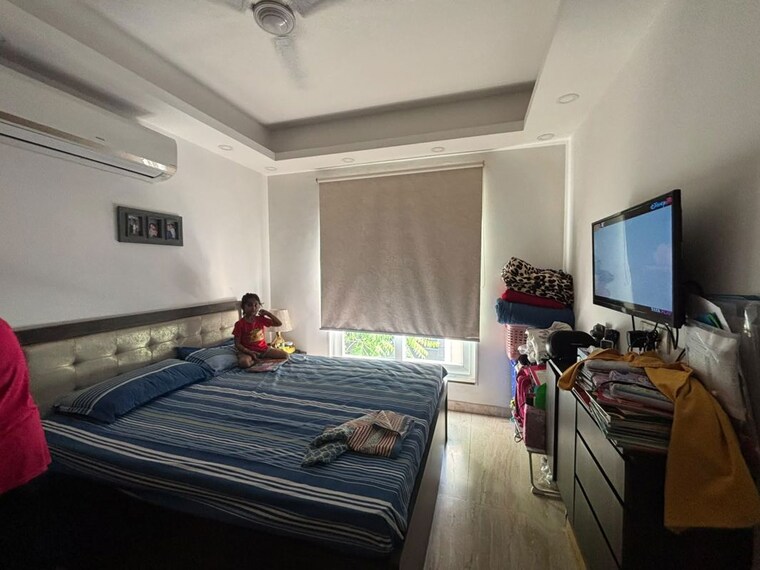 Bedroom, kailash colony 3 Bedroom 160 Sq.Yd. Builder Floor In Kailash Colony Delhi 10688554