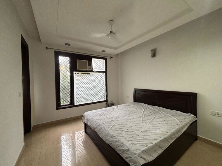 Bedroom, kailash colony 3 Bedroom 160 Sq.Yd. Builder Floor In Kailash Colony Delhi 10688554