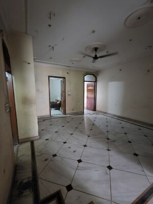 Room in 3 BHK Builder Floor at Khanpur – for Rent