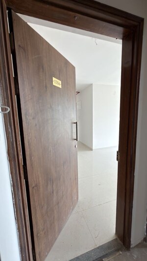 Room in 2 BHK Apartment at Avant Heritage, Jogeshwari East – for Rent