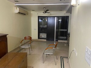 Room in 3 BHK Apartment at Kailash Colony – for Rent