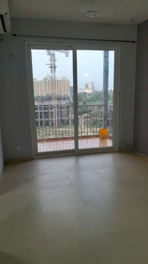 Room in 2 BHK Apartment at Supertech Hues, Sector 68 – for Rent