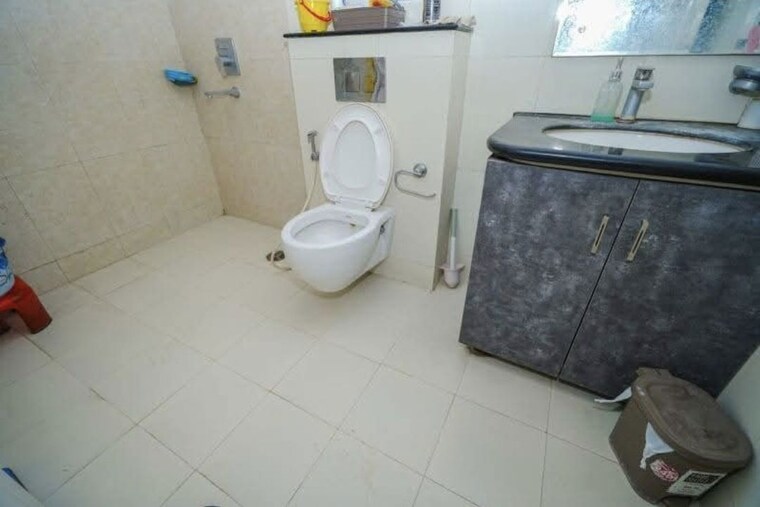 Bathroom, godrej-101 2 Bedroom 1559 Sq.Ft. Apartment In Sector 79 Gurgaon 10688611