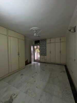 Room in 3 BHK Builder Floor at Hemkunt Colony – for Sale