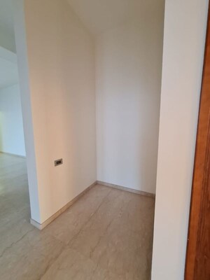 Room in 3 BHK Apartment at Omkar Alta Monte, Malad East – for Rent