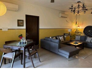 Room in 3 BHK Apartment at Yamuna Expressway – for Sale