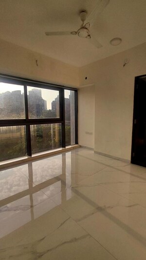 Room in 2 BHK Apartment at Level The Residences, Andheri West – for Rent