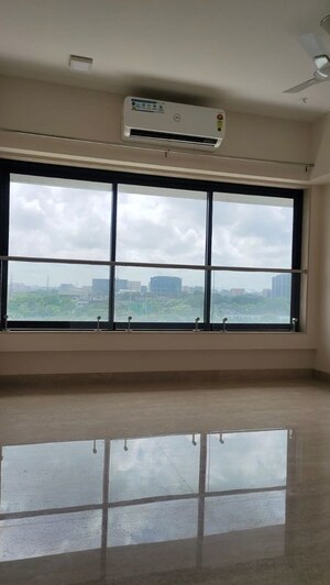 Room in 2 BHK Apartment at Godrej Platinum Mumbai, Vikhroli East – for Rent