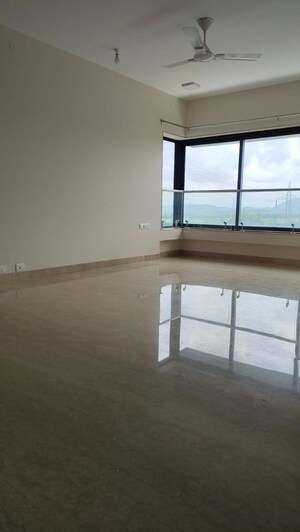 Room in 2 BHK Apartment at Godrej Platinum Mumbai, Vikhroli East – for Rent