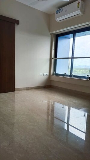 Room in 2 BHK Apartment at Godrej Platinum Mumbai, Vikhroli East – for Rent