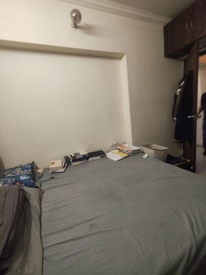 Room in 2 BHK Apartment at JP Unity Tower, Lower Parel – for Rent