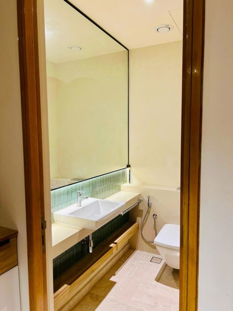 Bathroom, brigade road 3.5 Bedroom 3913 Sq.Ft. Apartment In Brigade Road Bangalore 10688676