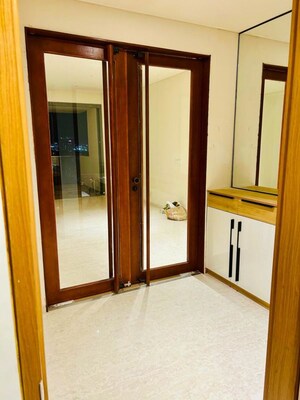 Room in 3.5 BHK Apartment at Brigade Road – for Rent
