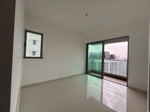 Room in 3 BHK Apartment at Kalpataru Immensa, Kolshet Road – for Sale