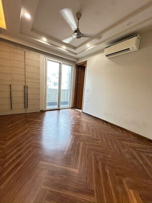 Room in 4 BHK Apartment at East Of Kailash – for Sale