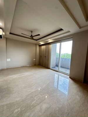 Room in 4 BHK Apartment at East Of Kailash – for Sale